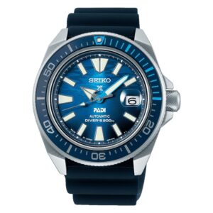 Questa è l'immagine frontale dell'orologio SEIKO Prospex PADI Samurai "The Great Blue", dotato di impermeabilità fino a 200m di profondità.