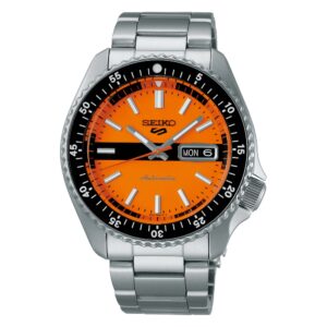 Questa è l'immagine frontale dell'orologio seiko 5 sport in edizione limitata arancione per il 55 anniversario