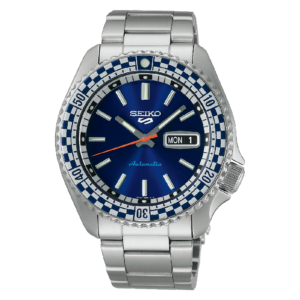Questa è l'immagine frontale dell'orologio seiko 5 sports in edizione speciale checker flag con quadrante blu