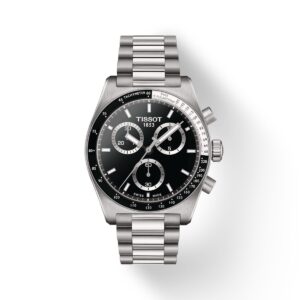 questa è l'immagine dell'orologio Tissot PR516 crono con bracciale in acciaio fondo nero e movimento quarzo