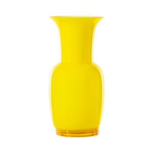 Questa è l'immagine frontale del vaso venini opalino realizzato con la tecnica del soffiato nella colorazione ginkgo biloba (un giallo molto intenso). l'altezza del vaso è di 30 mm