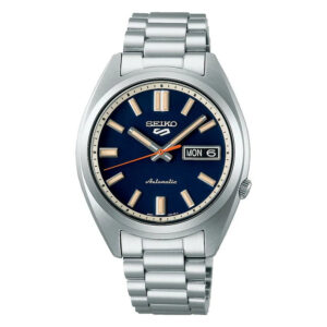 Questa è l'immagine frontale dell'orologio seiko 5 sports riedizione della cassa SNXS con quarante blu cassa sa 37 mm