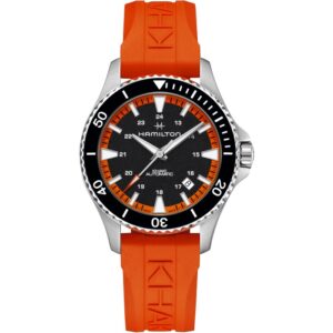 Questa è l'uimmagine frontale dell'orologio hamilton khaki navy scuba con movimento automatico e cinturino in caucciù arancione, con quadrante nero di mm 40