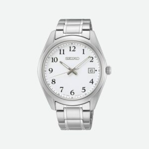 Immagine frontale dell'orologio SEIKO Classic Uomo 40 mm con quadrante di colore bianco e movimento al quarzo