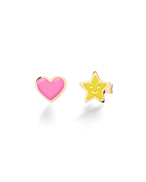questa è l'immagine degli orecchini le bebè a forma di stella con smalto giallo e a forma di cuore con smalto rosa in oro 9 carati