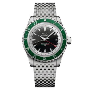 Questa è l'immagine frontale dell'orologio mido ocean star gmt con ghiera di colore verde e quadrante nero. Ha una cassa di mm 40,5, l?orologio è in edizione limitata a 250 pezzi