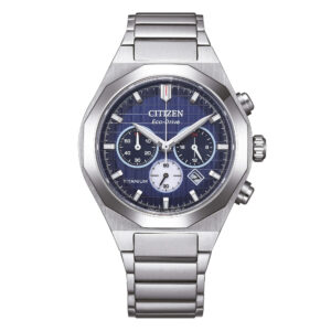 Questa è l'immagine frontale dell'orologio citizen Zenshin Senkei Crono Super Titanio con quadrante di colore blu