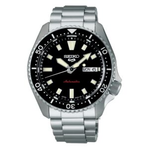 Questa è l'immagine frontale dell'orologio seiko 5 sports nella colorazione blu soleil per il nuovo design dell'iconico skx
