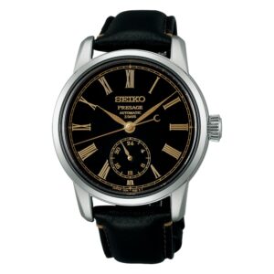 Questa è l'immagine frontale dell'orologio seiko presage classic series con quadrante con lacca urushi nera e cinturino di pelle