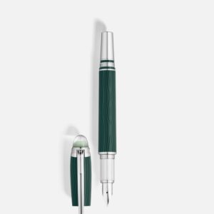 Questa è l'immagine frontale della starwalker stilografica con pennino m di montblanc, che fa parte della collezione polar green