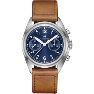 Questa è l'immagine frontale dell'orologio hamilton Khaki Aviation Pilot Pioneer Mechanical Chronograph con quadrante di colore blu aviazione