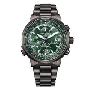 Questa è l'immagine frontale dell'orologio citizen Radiocontrollato Crono Pilot Acciaio 41mm con quadrante verde e acciaio nero