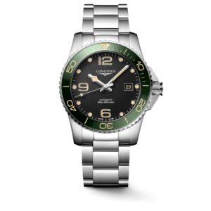 Questa è l'immagine frontale dell'orologio longines hydroconquest con quadrante di colore antracite con ghiera verde e cassa di mm 41
