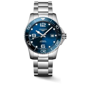 Questa è l'immagine frontale dell'orologio longines hydroconquest con quadrante di colore blu e diametro cassa di 41 mm