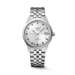 Questa è l'immagine frontale dell'orologio longines ultra chron classic con quadrante argento e cassa di mm 37. L'orologio presenta un movimento automatico