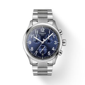 Questa è l'immagine frontale dell'orologio tissot chrono l con quadrante blu, cassa di mm 42 e movimento al quarzo