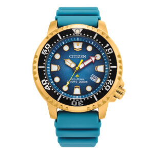 qUESTA è L'IMMAGINE FRONTALE DELL'OROLOGIO CITIZEN PROMASTER ECO DRIVE DIVER'S 200 MT CON CINTURINO AZZURRO IN CAUCCIU E CASSA DI MM 44 NELLA COLORAZIONE BLU SFUMATO