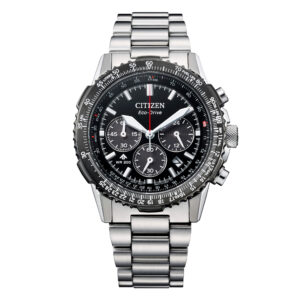questa è l'immagine frontale dell'orologio citizen promaster Navihawk chrono con quadrante nero e cassa di mm 40