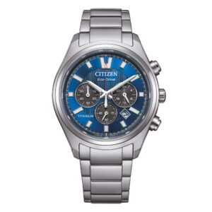 Questa è l'immagine frontale dell'orologio citizen crono super titanio 4750 con quadrante di colore blu e cassa di mm 40