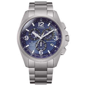 Questa è l'immagine frontale dell'orologio citizen Radiocontrollato Field Super Titanio nella colorazione blu con cassa di mm 43