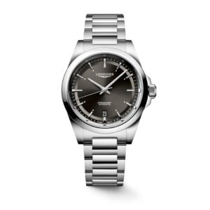 Questa è l'immagine frontale dell'orologio longines conquest con cassa di mm 38 e quadrante nero