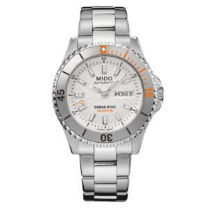 Questa è l'immagine frontale dell'orologio mido ocean star 200 con quadrante argento e cassa di mm 41