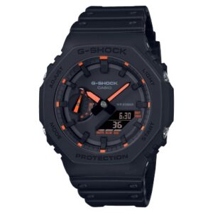 Questa è l'immagine frontale dell'orologio casio g-shock classic utility black con dettagli arancio fluo