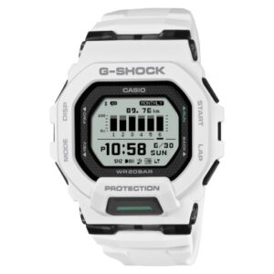 Questa è l'immagine frontale dell'orolgio casio g-squad della linea g-shock nella colorazione bianca, orologio adatto per lo sport