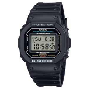 Questa è l'immagine frontale dell'orologio casio g-shock digitale DW-5600UE-1