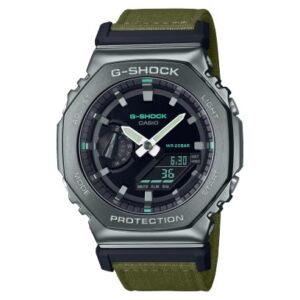 Questa è l'immagine frontale dell'orologio casio g-shock Utility Metal Collection con cinturino in tessuto verde