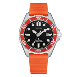 Questa è l'immagine frontale dell'orologio citizen promaster diver's 200 mt professional con quadrante nero, vetro zaffiro e cassa di mm 40 con ghiera e cinturino arancio