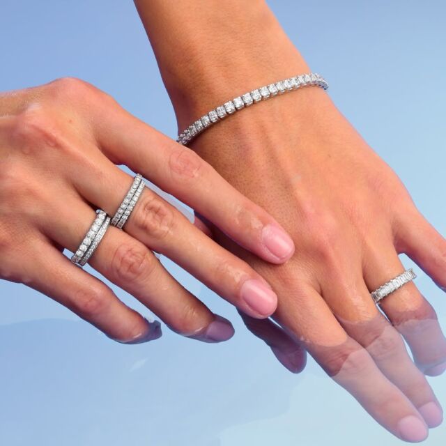 ✧ I diamanti sono le stelle della terra ✧
Celebriamo lo splendore eterno dei diamanti Forever Unique: simboli di eleganza, forza e bellezza senza tempo. Ogni gemma è selezionata con cura, certificata e incisa per garantire qualità, trasparenza ed etica. Perché ciò che brilla davvero, dura per sempre.
Solo da noi

#diamonds #handmadejewels #foreverunique #highjewelry #gioielleriaitaliana #madeinitaly #gioielleriapaschetta