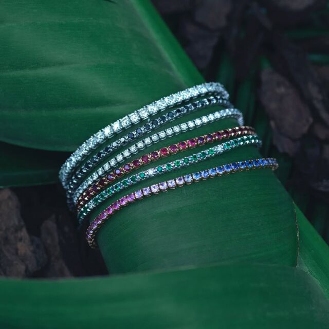 Un tocco di colore, l’eleganza di un sogno ✨
Con Forever Unique ogni gioiello racconta momenti intensi, autentici, vibranti 💎
Luce, carattere e unicità: la bellezza prende forma, con la qualità certificata dei diamanti 🌟🔒

#handmadejewels #foreverunique #highjewelry #gioielleriaitaliana #madeinitaly #gioielleriapaschetta