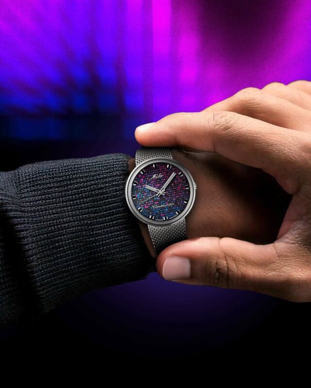 Il Commander 1959 è un modo emozionante di vivere il tempo: un'esplosione pirotecnica di pixel rosa e blu che si unisce a linee vintage irresistibili.
La cassa monoscocca di questo orologio, interamente lucidata in acciaio inossidabile, è sormontata da una lunetta sottile e slanciata che ne prolunga le linee fino al classico bracciale in maglia milanese.

Vieni in negozio o scoprilo nello shop

#Commander #MIDOwatches #gioielleriapaschetta